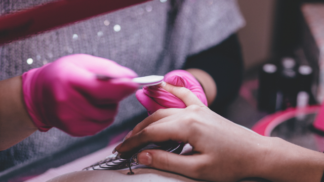 Strictly Nails Tryon Salon Kuku Favorit Wanita Modern dengan Layanan Premium